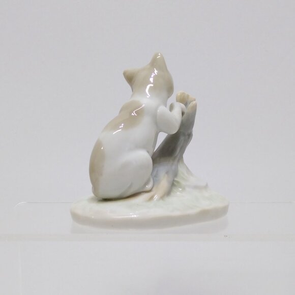 Porcelain Cat Climbing Tree Figurine 1970s Vintage RARE Hard To Find Collectible - Picture 3 of 6